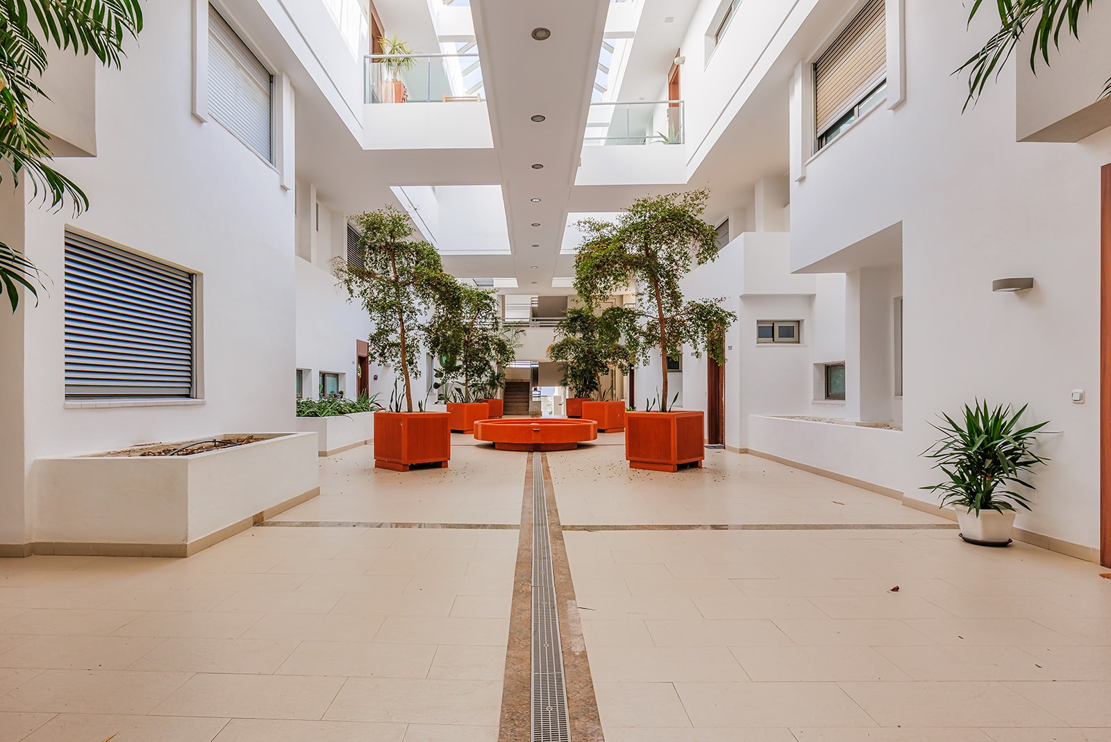 Patio de dúplex en Cala de Mijas — fotografía inmobiliaria HDR